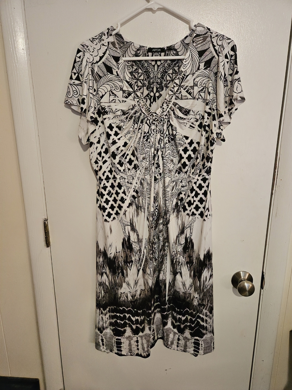 Apt. 9 Monochrome Black & White Printed V-Neck Dress